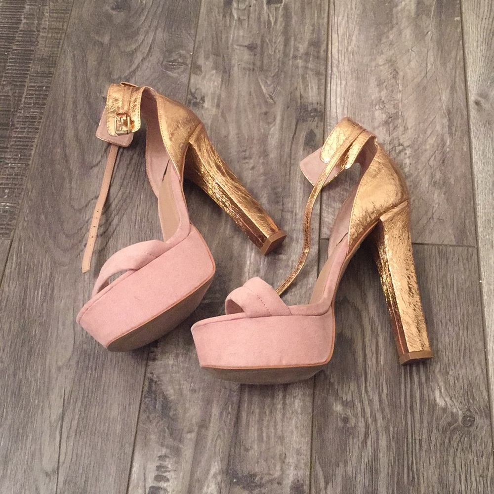 NWOT Rose Gold Heels